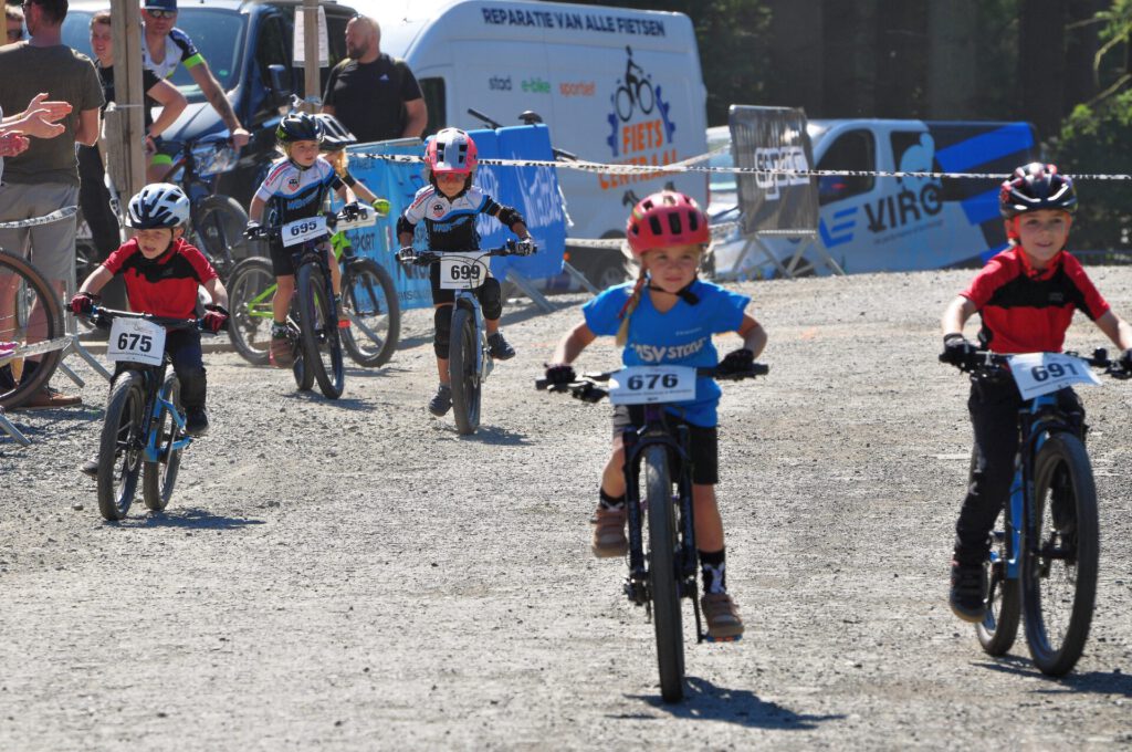 Kinder beim Majlen Sunshine Race in Winterberg.