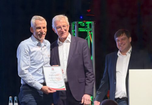 Hansjörg Zwiehoff erhält die Goldene Ehrennadel des RSV NRW